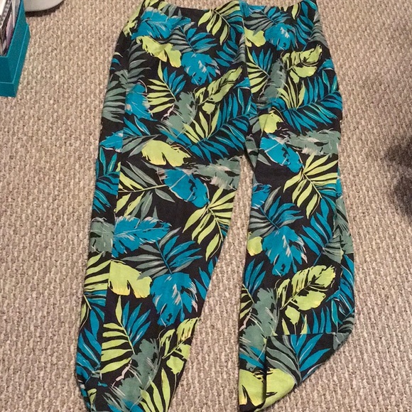 Dana Buchman Jackets & Blazers - EUC,DANA BUCHMAN,LINED LINEN SLACKS,INC CAMISOLE,CROPPED BLAZER,BUTTONS ON CUFFS